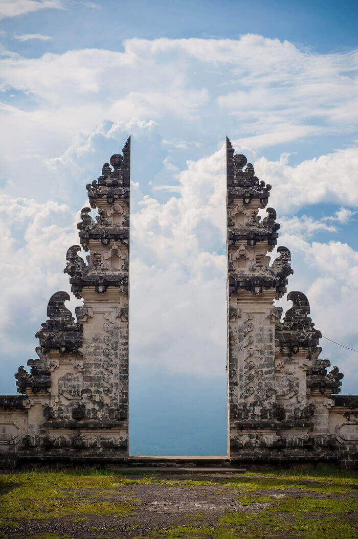 Ворота балийского храма