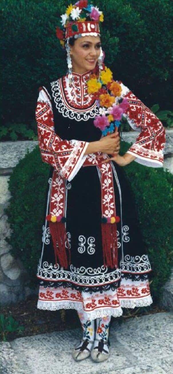 женщины в традиционных костюмах, Болгария, фото 18